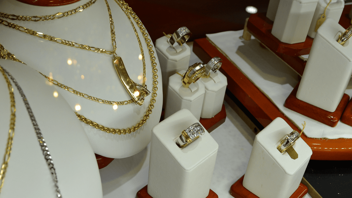 Picking the Perfect Birthday Gift from a Jewelry Store in Wellington